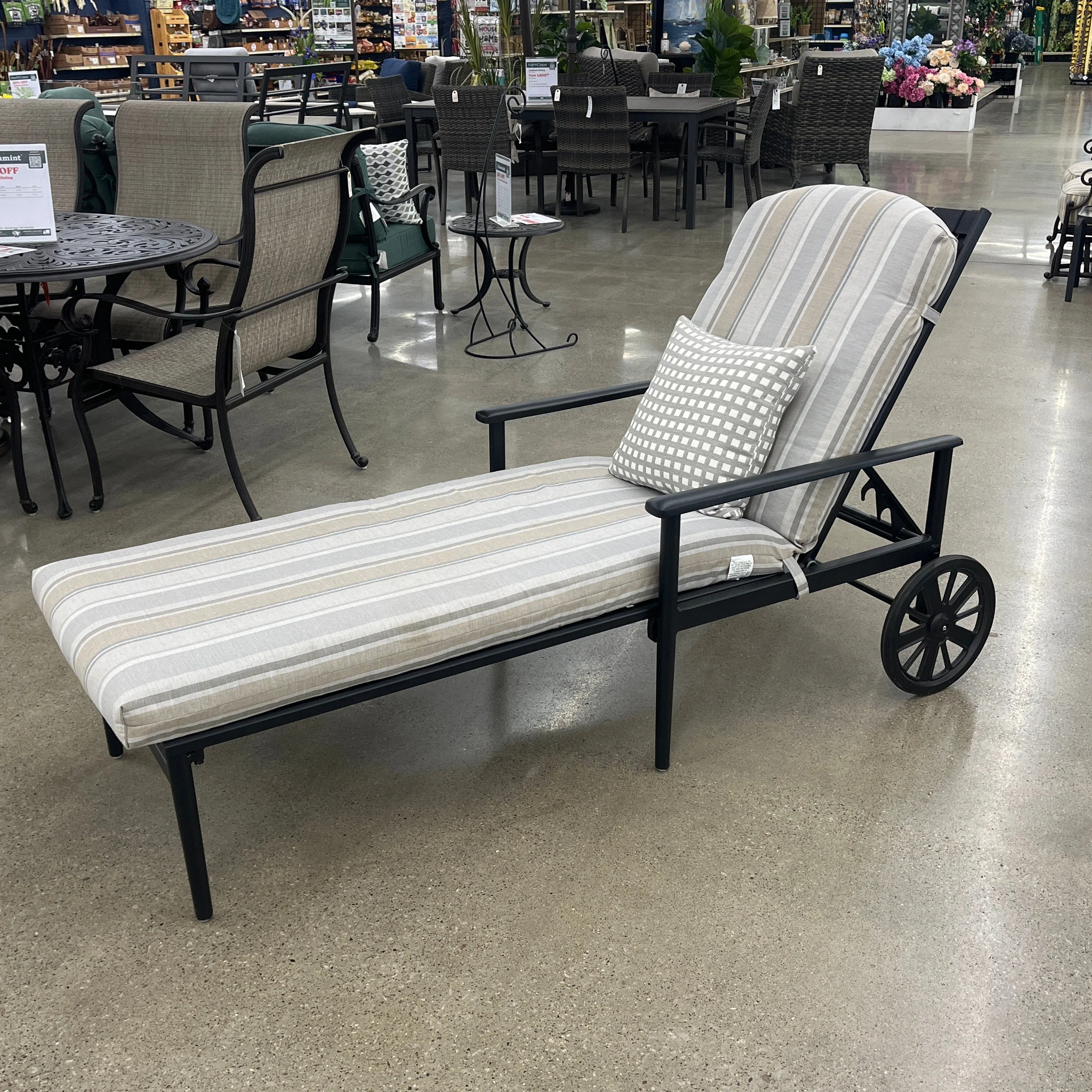 Hanamint, Bedford Chaise Lounge, Black - Image 2