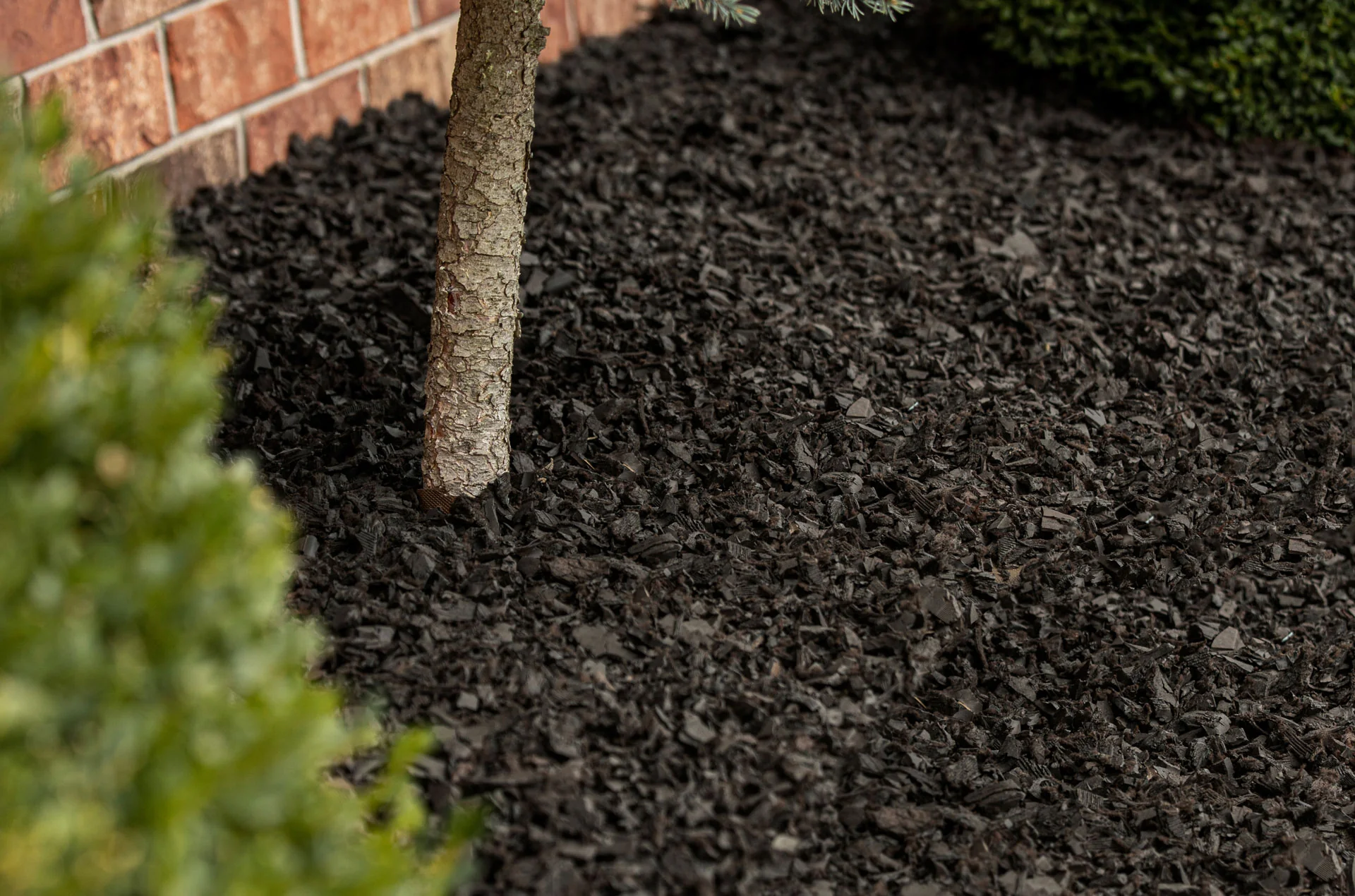 GroundSmart® Premium Nugget Rubber Mulch - 0.8cu ft - Image 2
