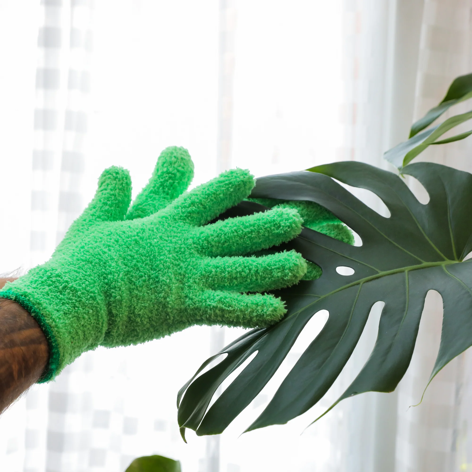 Mossify, Leaf Shining Microfiber Gloves, 1 Pair Green - Image 2