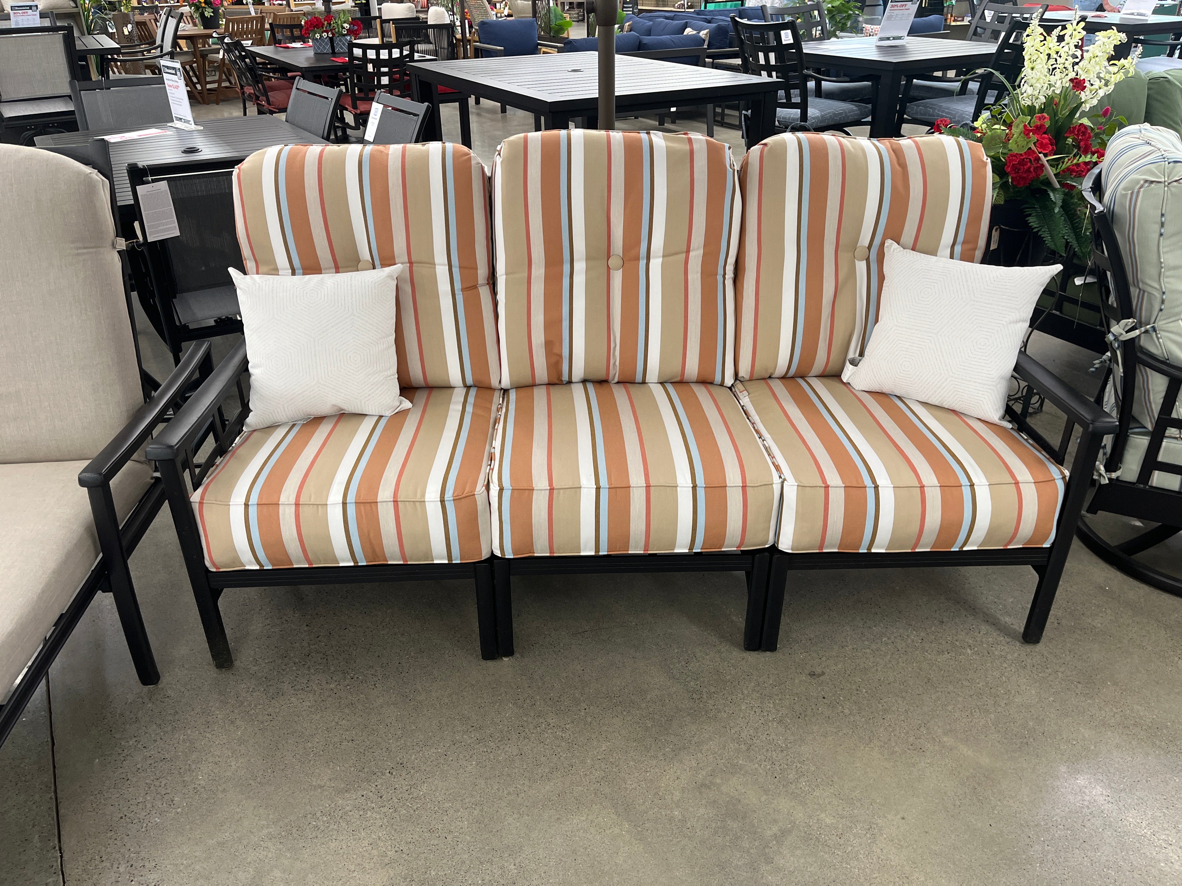 Hanamint, Stratford Estate Sectional Middle Chair, Terra Mist - Image 4